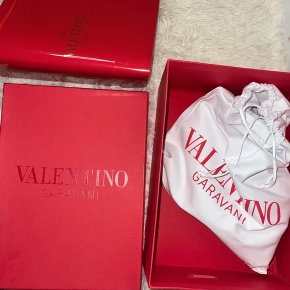 Brand new. Still in box, has all it’s original papers. It’s small for me - Picture 2 of 8